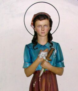 Statue de Sainte Maria Goretti en l'église Saint Martin-Saint Hadelin à Visé en Belgique.